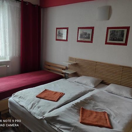 Red Apartment Pozsony Kültér fotó