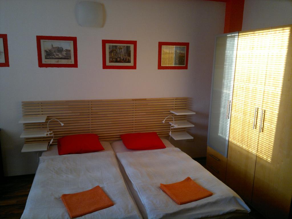 Red Apartment Pozsony Szoba fotó
